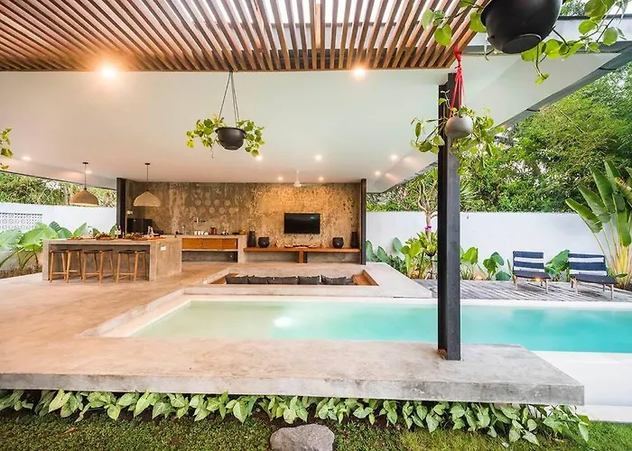Modern Edgy Sophisticated Base, Close To All - 2Br Villa