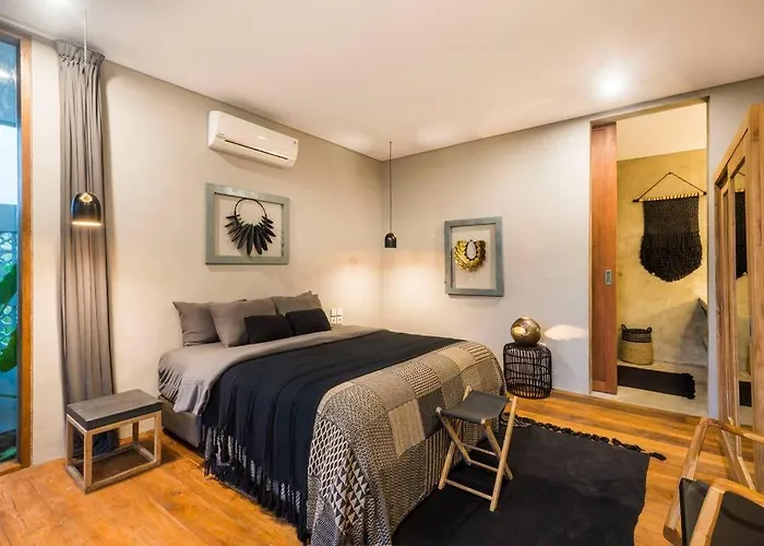 Modern Edgy Sophisticated Base, Close To All - 2Br Villa