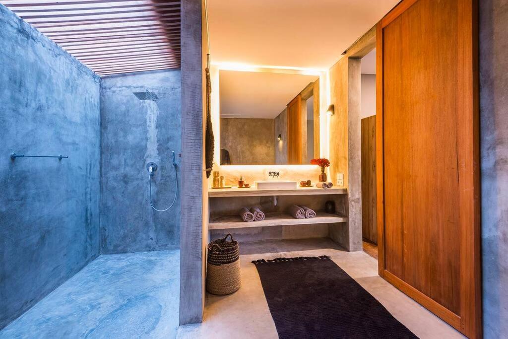 Modern Edgy Sophisticated Base, Close To - 2br Villa