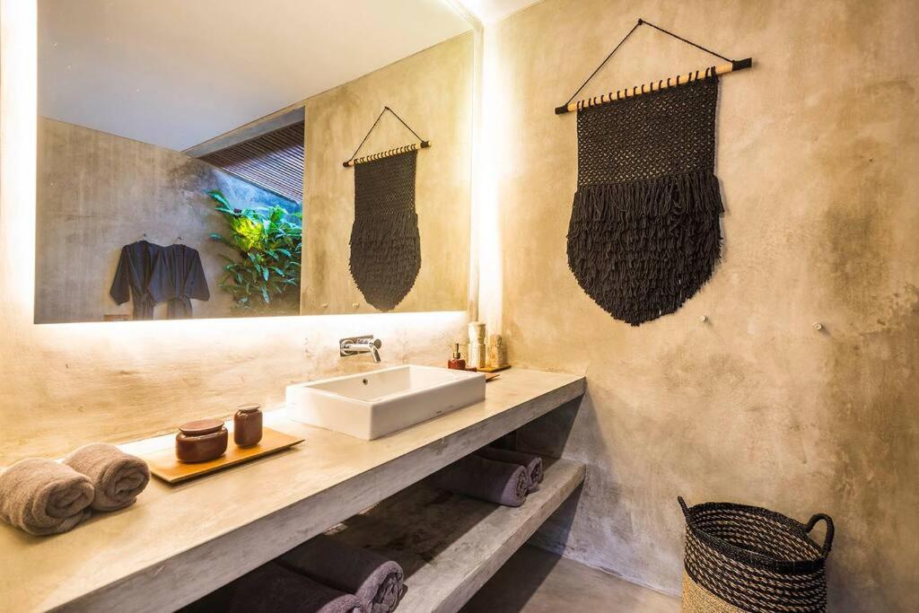 Villa Modern Edgy Sophisticated Base, Close To - 2br Canggu (Bali)
