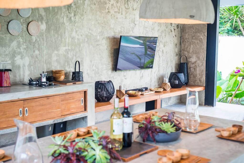 Modern Edgy Sophisticated Base, Close To - 2br Canggu (Bali)
