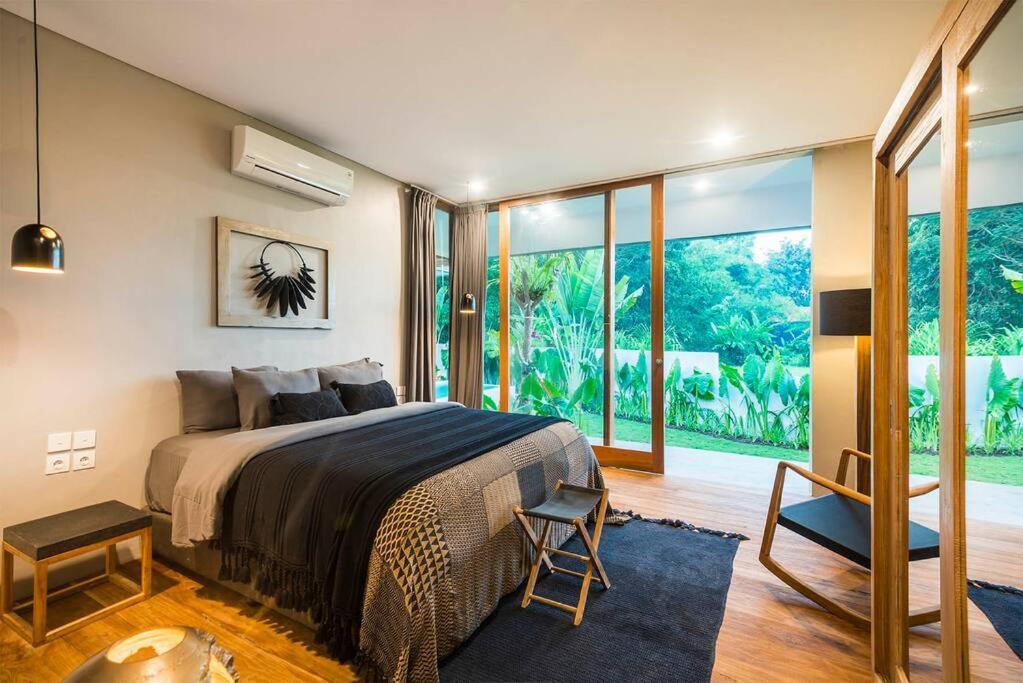 Villa Modern Edgy Sophisticated Base, Close To - 2br Canggu (Bali)