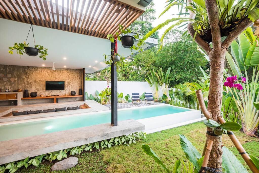 Villa Modern Edgy Sophisticated Base, Close To - 2br *