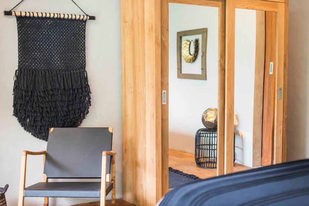 Villa Modern Edgy Sophisticated Base, Close To - 2br