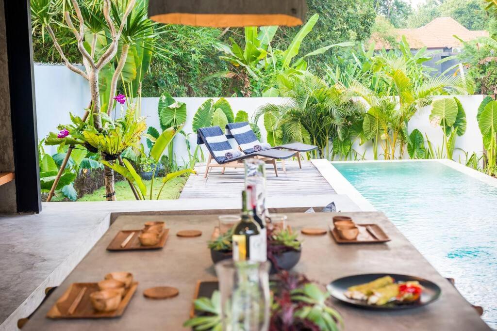 Modern Edgy Sophisticated Base, Close To - 2br Villa Canggu (Bali)
