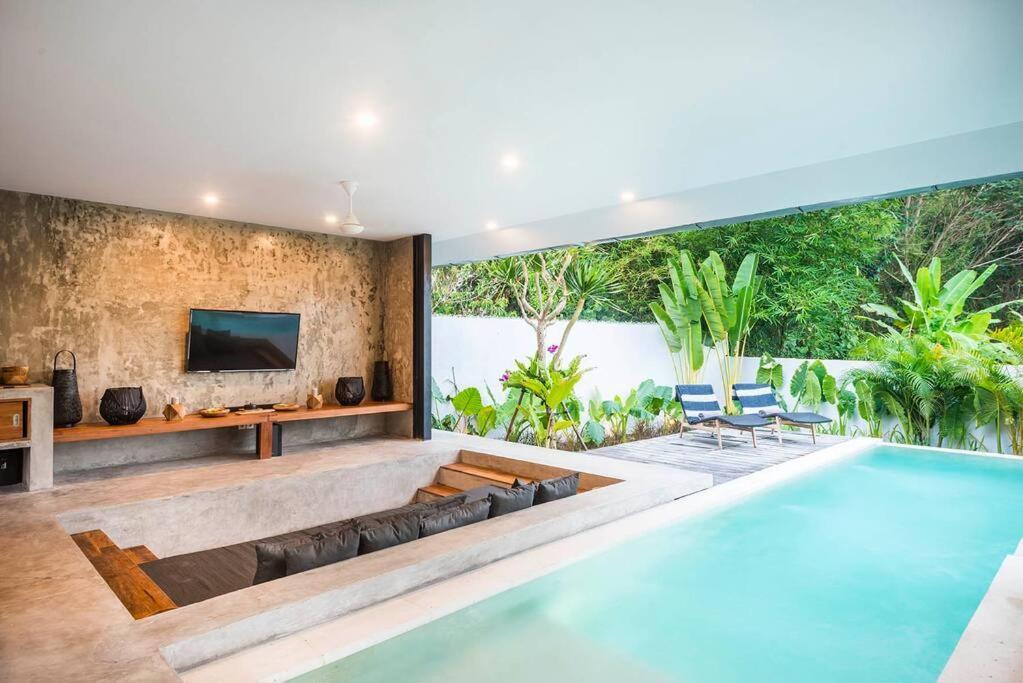 Modern Edgy Sophisticated Base, Close To - 2br Villa Canggu (Bali)