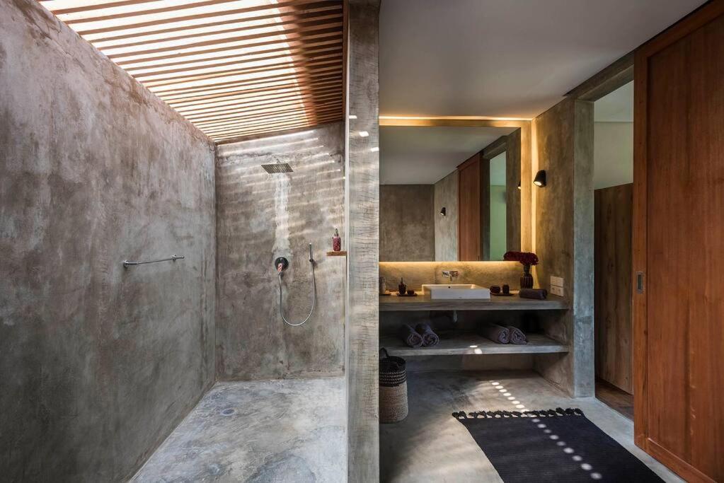 Modern Edgy Sophisticated Base, Close To - 2br Villa *