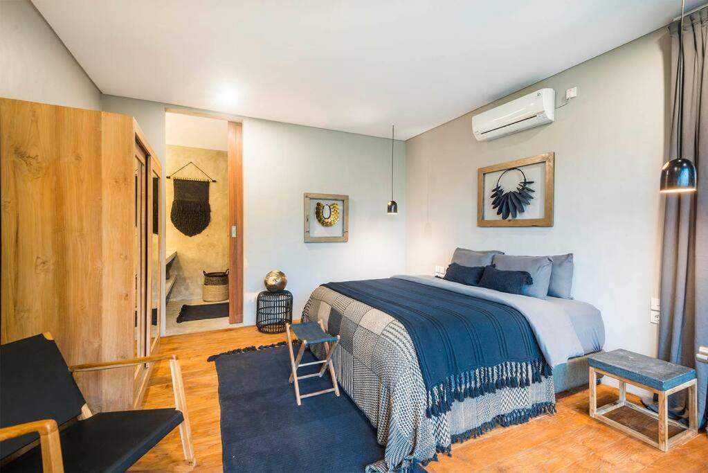 Villa Modern Edgy Sophisticated Base, Close To - 2br Canggu (Bali)