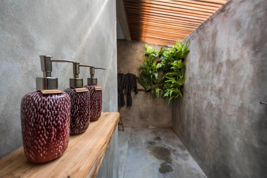 Modern Edgy Sophisticated Base, Close To - 2br Canggu (Bali)